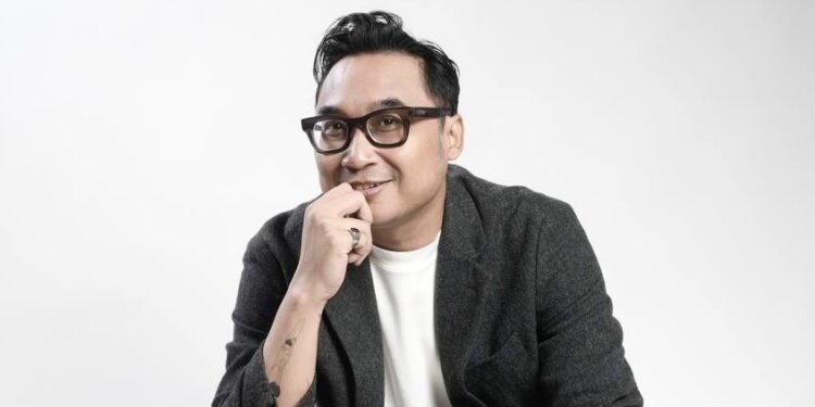 Tidak Semua Lagu Adhitia Sofyan Lahir dari Patah Hati. Ada Juga yang Gara-Gara Kerupuk